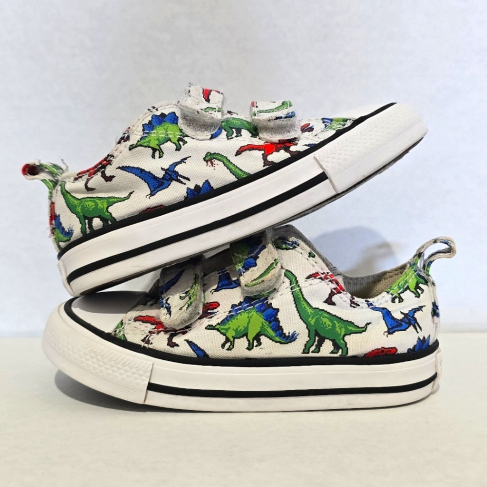 Chuck Taylor All Star Easy-On 8-Bit Dino Toddler Size 6 Gently-Used